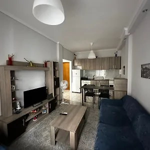 Ideally Situated Apartment. Salonic